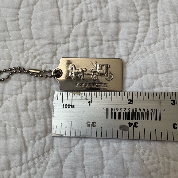 Coach metal horse and carriage hangtag - Picture 3 of 4